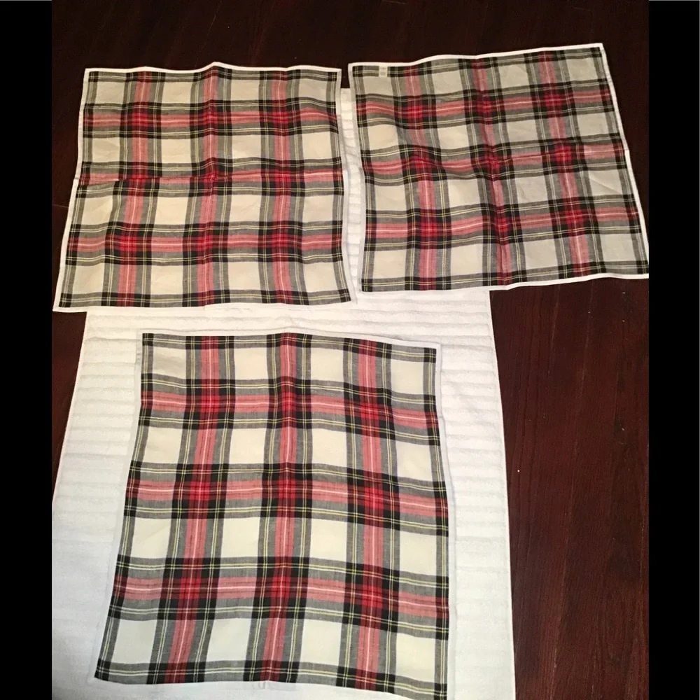 Williams Sonoma set of (3)tartan plaid Christmas linen napkins